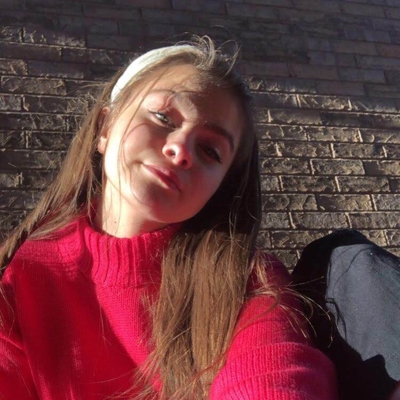 Meet your Posher, Alessia - Picture 1 of 1